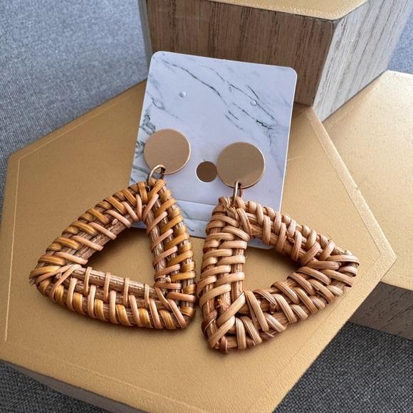 Woven rattan earrings - Picture 4 of 5